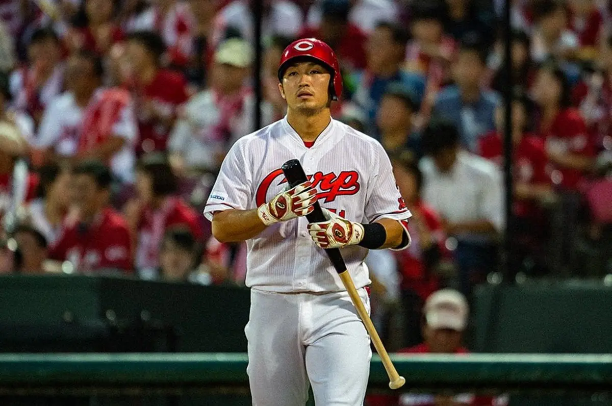 鈴木誠也は子供時代の写真を公開！実家の喫茶店がテレビ出演？！