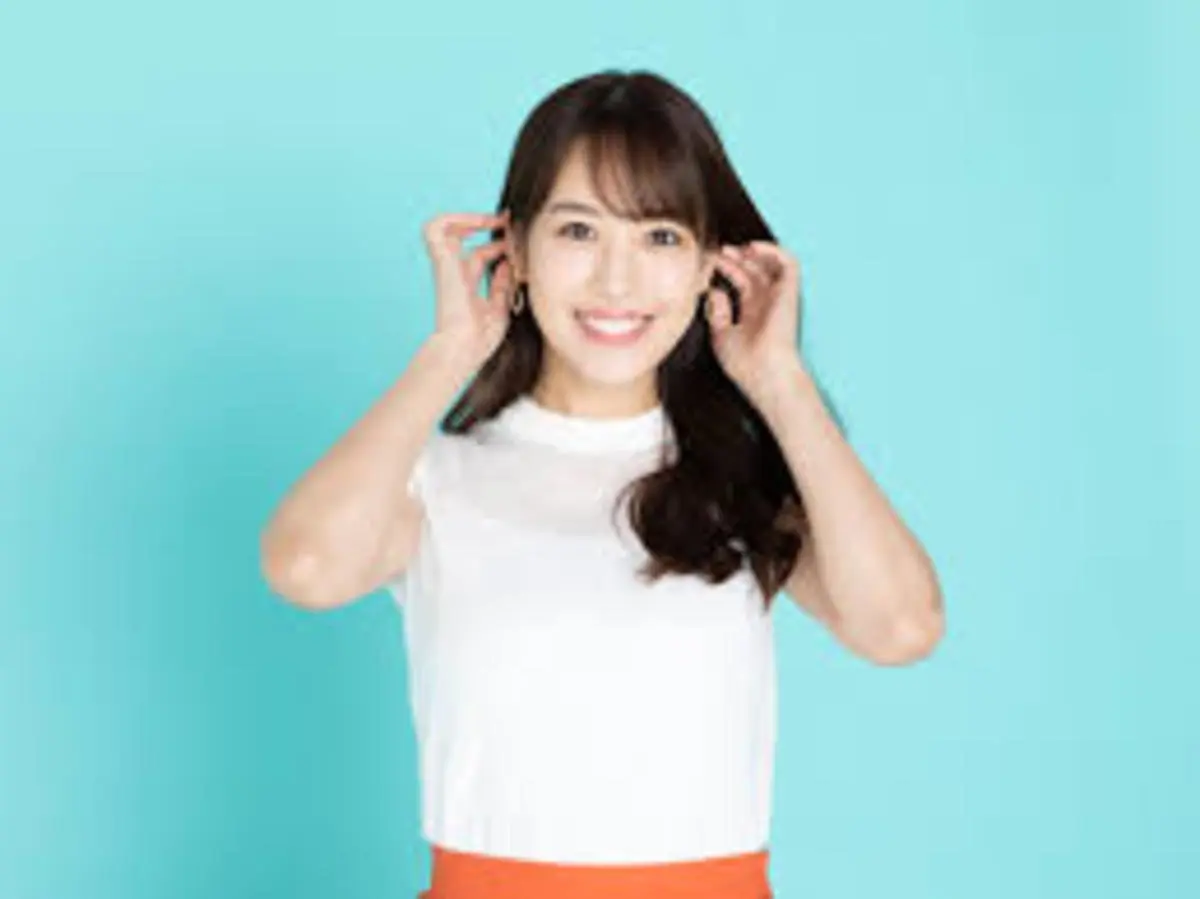 鷲見玲奈の出身地は？フットネイルやメガネのブランドが気になる！